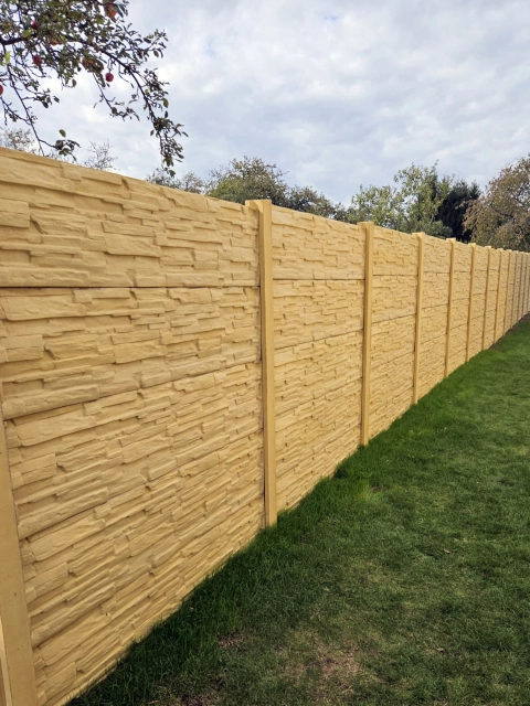 Aufgeteilter Stein - Sandstein