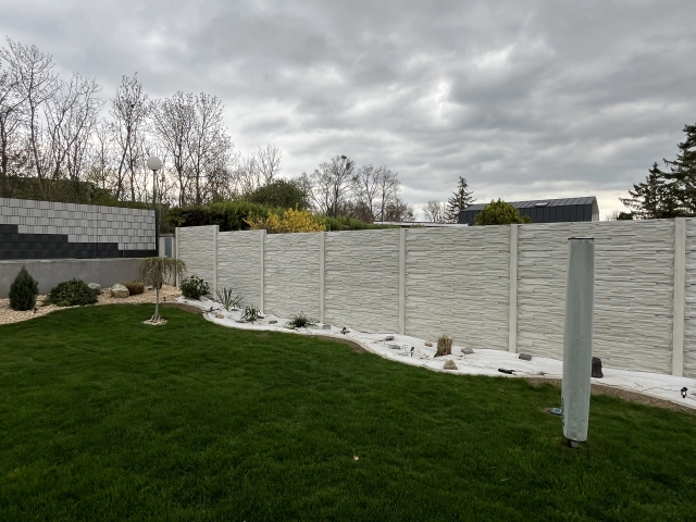 Aufgeteilter Stein - Naturgrau